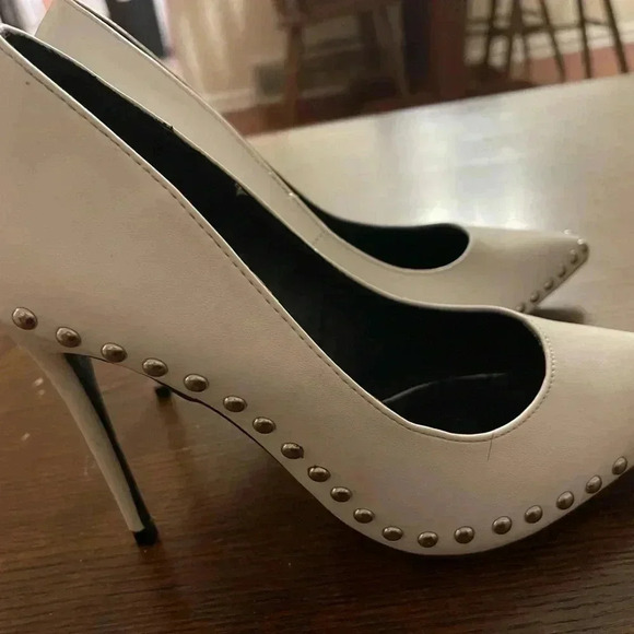 Wild Diva Lounge Studded pointed heels shoes. Little mark on the heal. S… - Picture 8 of 14